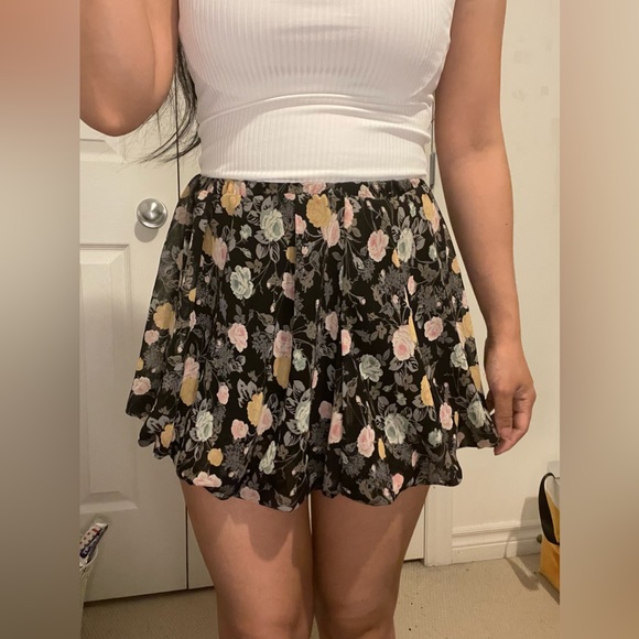 Floral mini skirt - Picture 1 of 3
